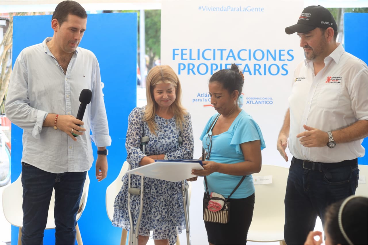 el título de propiedad de vivienda trae importantes beneficios Atlantico 169 titulos de vivienda a familias de Sabanagrande