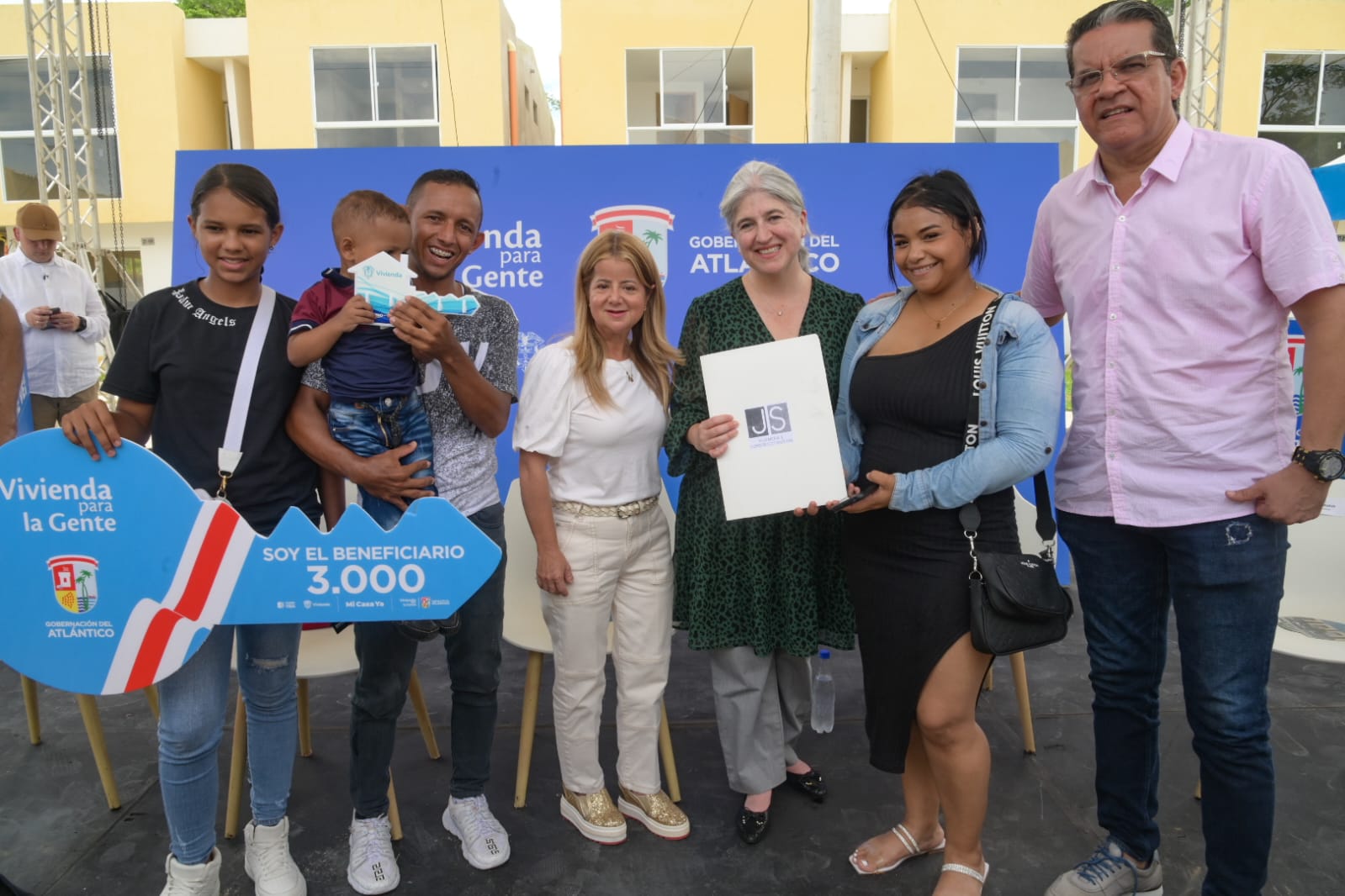 Ya son 3 mil familias atlanticenses las que han cumplido el sueño de tener casa propia, gracias al subsidio de 'Vivienda para la Gente' Atlantico 3 mil familias del Atlantico son propietarias