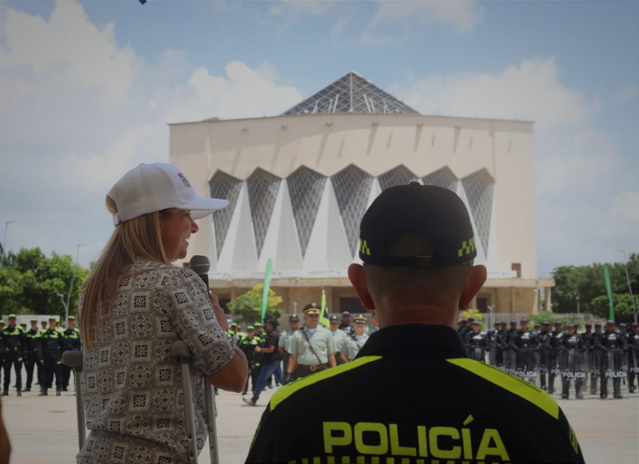 Atlantico Gobernadora celebra llegada de 300 policias adicionales al Atlantico