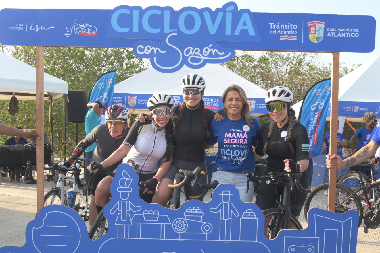 Atlantico Madres pedalearon en la Ciclovia con Sazon de Transito del Atlantico