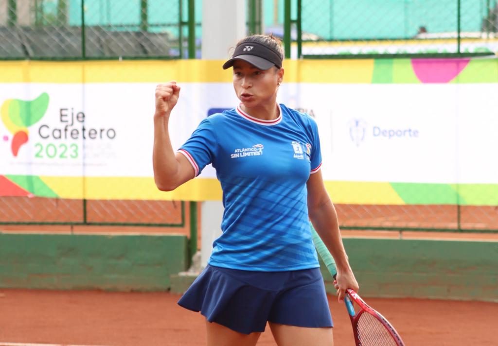 la atlanticense María Fernanda Herazo, quien recientemente obtuvo la medalla de plata en los Juegos Panamericanos de Chile. Atlantico Mafe Herazo inicio con dos triunfos su participacion en el tenis de los Juegos Nacionales