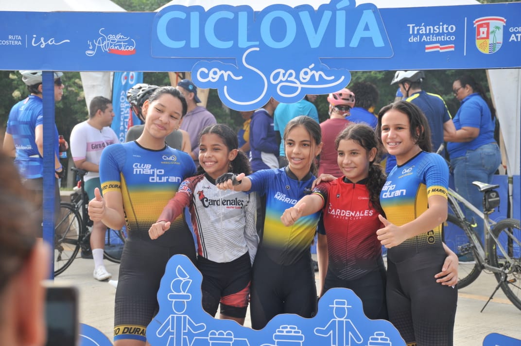 En la Circunvalar de la Prosperidad, se llevó a cabo este sábado la octava edición de la 'Ciclovía con Sazón' de Tránsito del Atlántico. Atlantico Transito celebracion de Amor y Amistad