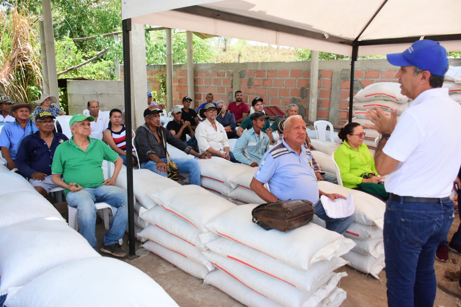 Atlantico entrega de suplementos alimenticios ganaderos