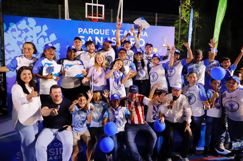 La gobernadora del Atlántico, Elsa Noguera, y el alcalde de Barranquilla, Jaime Pumarejo, pusieron al servicio de la comunidad el nuevo parque y cancha de San Isidro, en el suroccidente de la ciudad. Atlantico parque y cancha de San Isidro