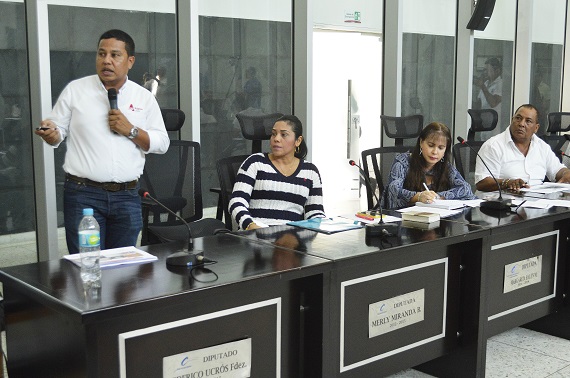 El gerente de Capital Social, Óscar Pantoja durante su presentación de informe ante la Asamblea Departamenta