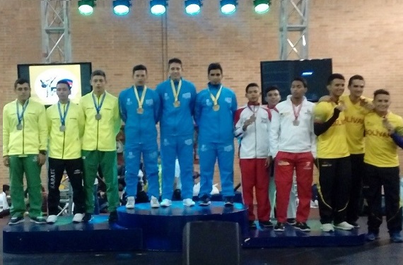 Equipo de karate categoría mayores