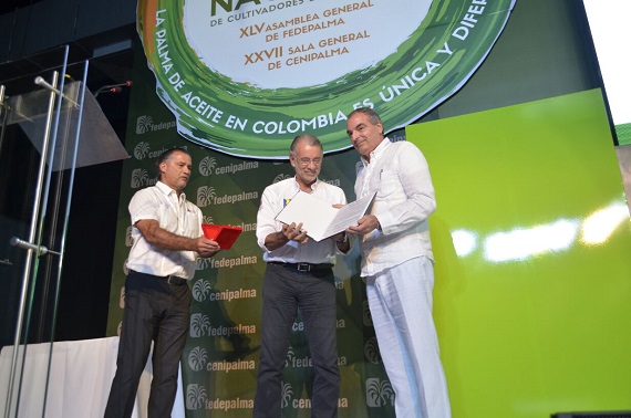 Gobernador Verano otorgó condecoración al ministro Auelio Iragorri