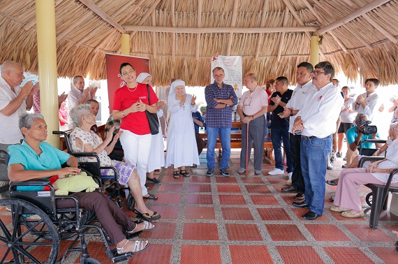 Verano entrega dotación a 210 ancianos de tres asilos en Atlántico