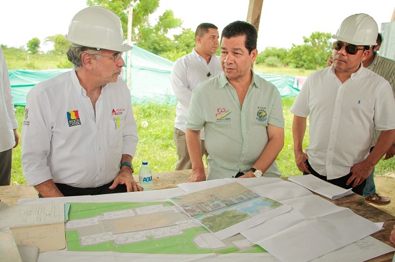 Gobernador revisa obras del Centro de Desarrolo Infantil de Palmar de Varela