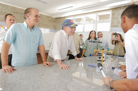 Villas de San Pablo tiene el megacolegio más grande del país