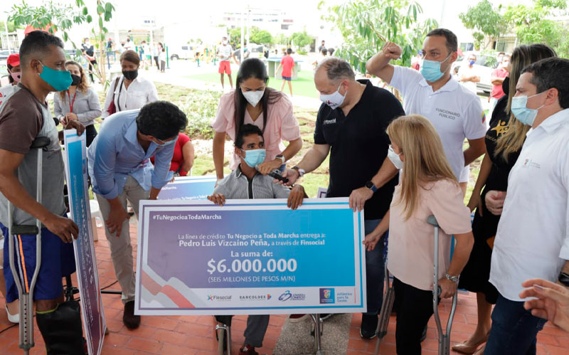 Gobernadora del Atlántico entregó créditos de 'Tu Negocio a Toda Marcha' a personas con discapacidad