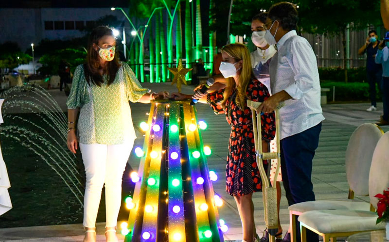 Foto noticia: Elsa Noguera encendió la luces de Navidad