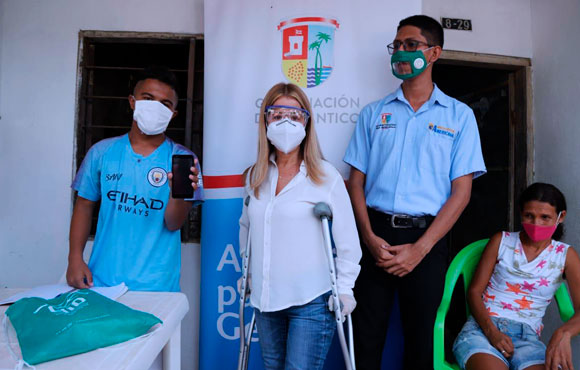 Gobernadora Elsa Noguera entrega 570 equipos 4G para estudiantes con discapacidad en Juan de Acosta