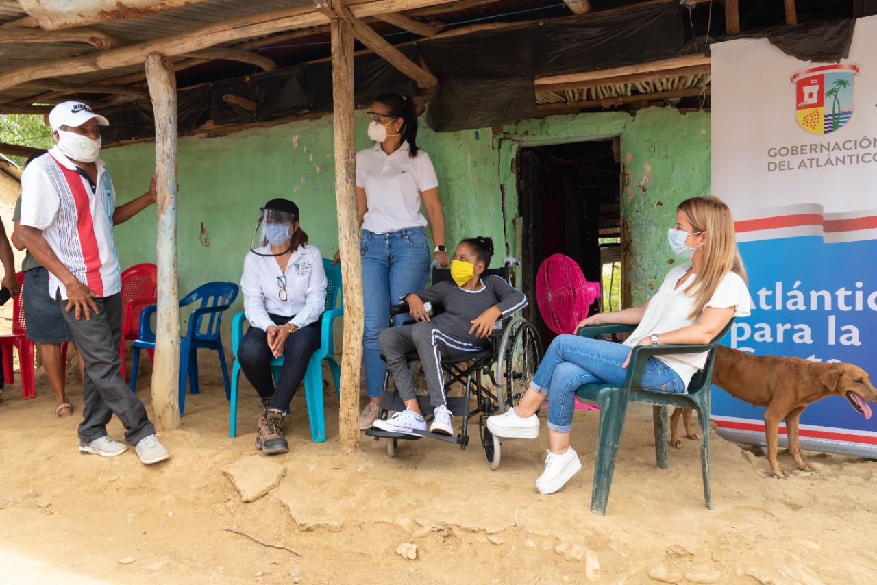 La Gobernadora visitó los municipios de Luruaco, Sabanalarga y Polonuevo para hacer la entrega de 11 ayudas.