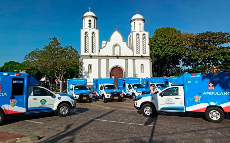 Fotografía de ambulancias entregadas