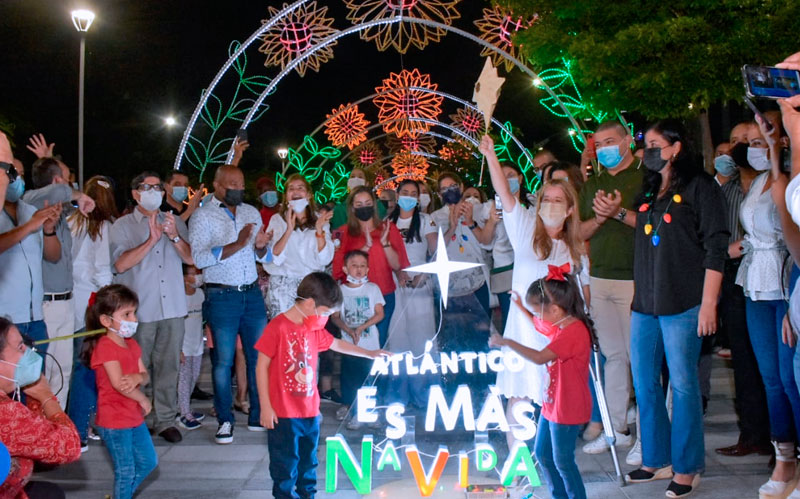 Fotografia Gobernadora encendiendo luces de navidad en la Plaza de la Paz