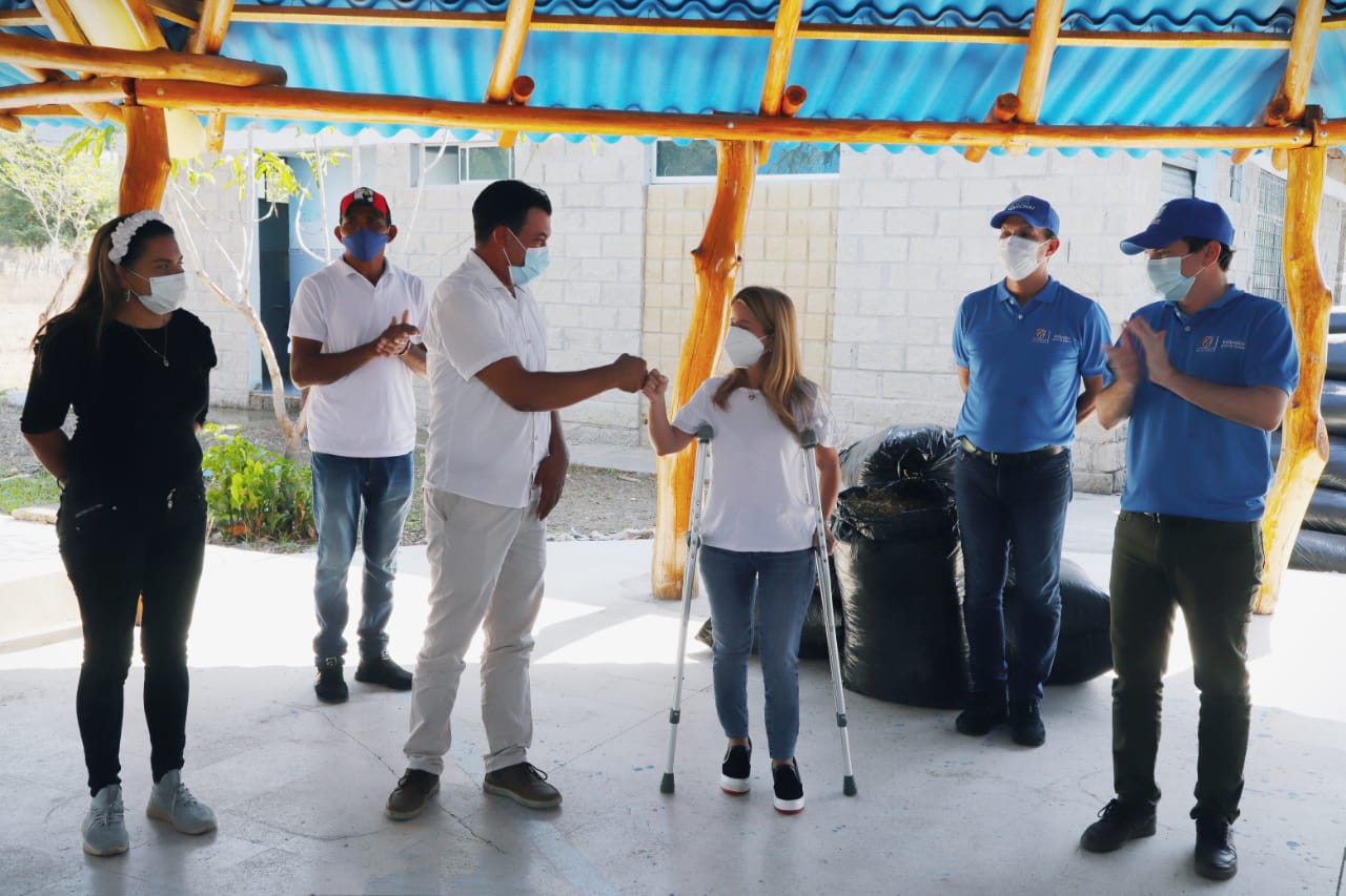 "Campesinos de Manatí podrán estar tranquilos en la sequía, gracias a la entrega de 332 toneladas de silo": Elsa Noguera