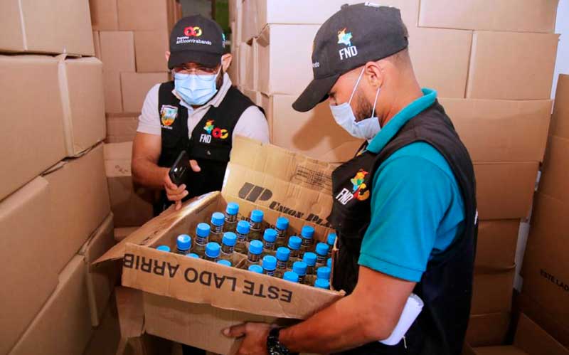 Operativo contra fábrica ilegal resultó en incautación de 31.019 botellas de licor listas para ser comercializadas