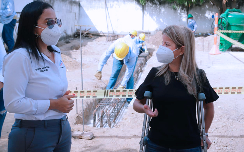 Gobernadora inspeccionó construcción de los nuevos puestos de salud de Martillo y La Retirada, en Ponedera