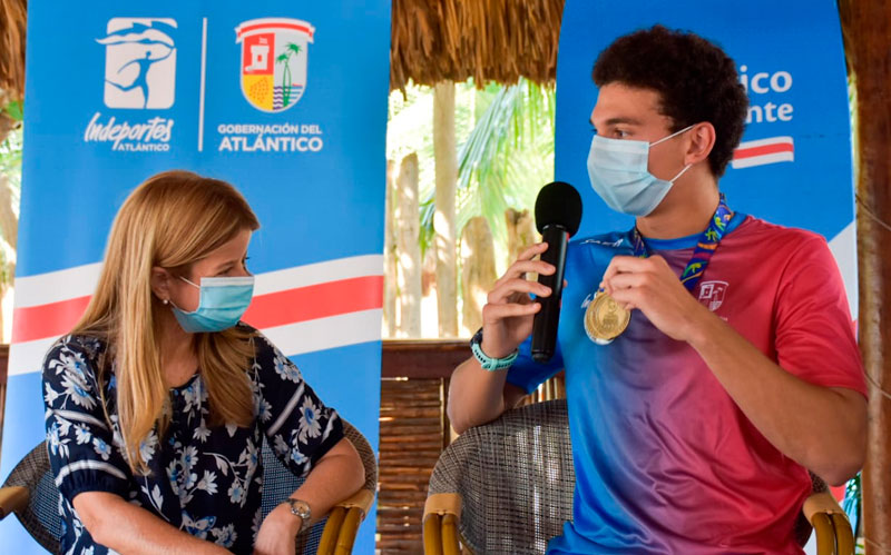 Foto gobernadora, Elsa Noguera, con medallista