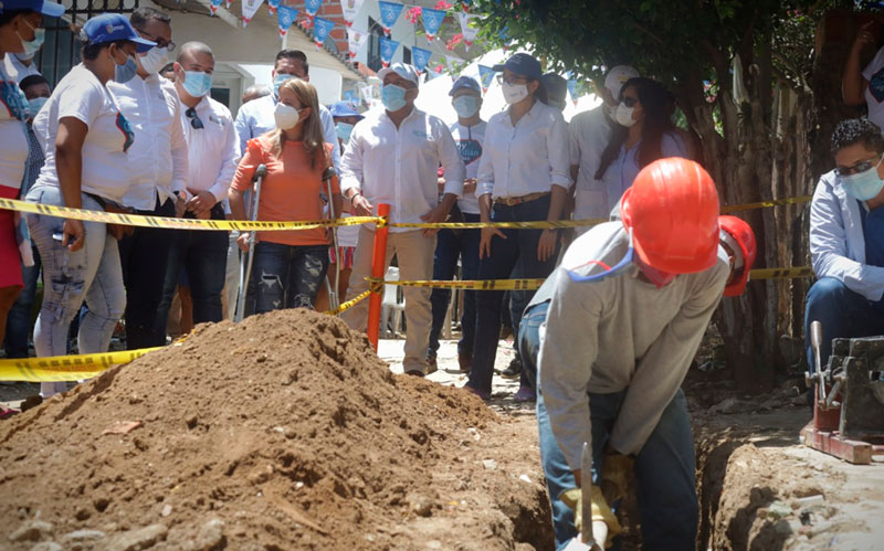 Foto de trabajadores en obra de Redes de acueducto