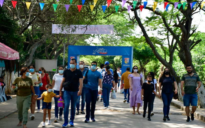 Foto de asistentes al festival del pescado en Sabanagrande