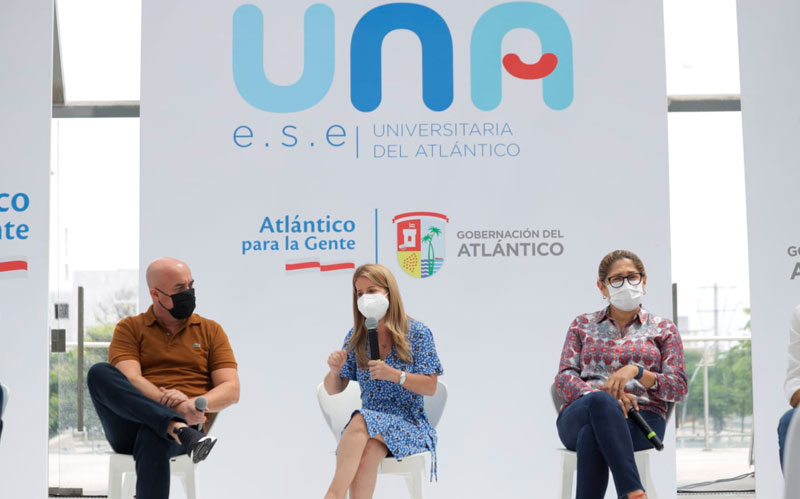 Foto de gobernadora Elsa Noguera con secretaria de salud Alma Solano