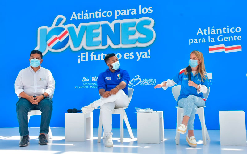 Foto de Gobernadora Elsa Noguera en tarima de evento Atlántico Jóvenes