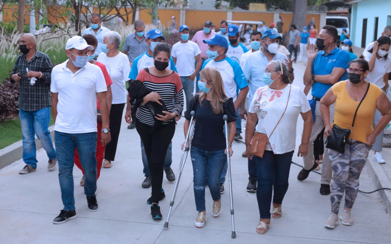 Gobernadora del Atlántico entregó vía pavimentada para mejorar el entorno del parque El Recuerdo de Santo Tomás