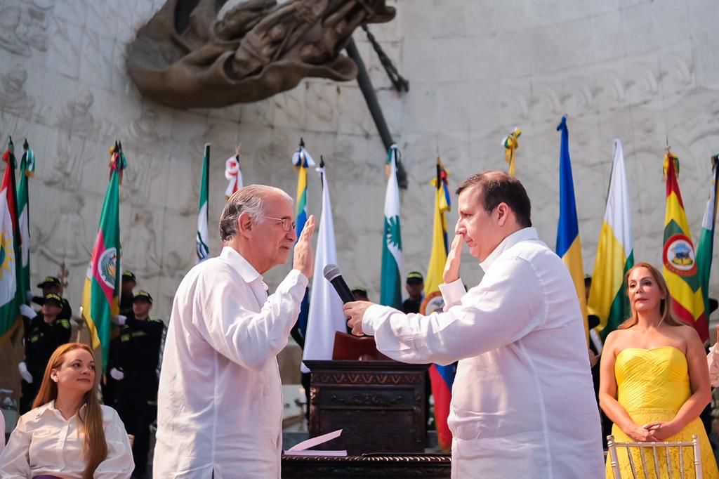 foto: toma juramento gobernador en catedral Maria Reina Ene-0001