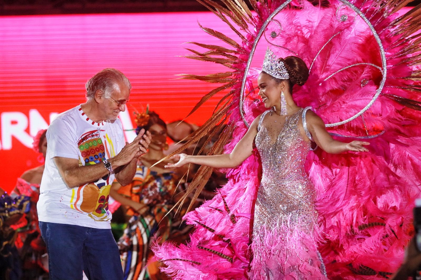 ¡Fascinante! Natalia Muñoz se coronó en medio de un derroche de tecnología digital y rindió tributo a los carnavales de América Latina Feb-0066