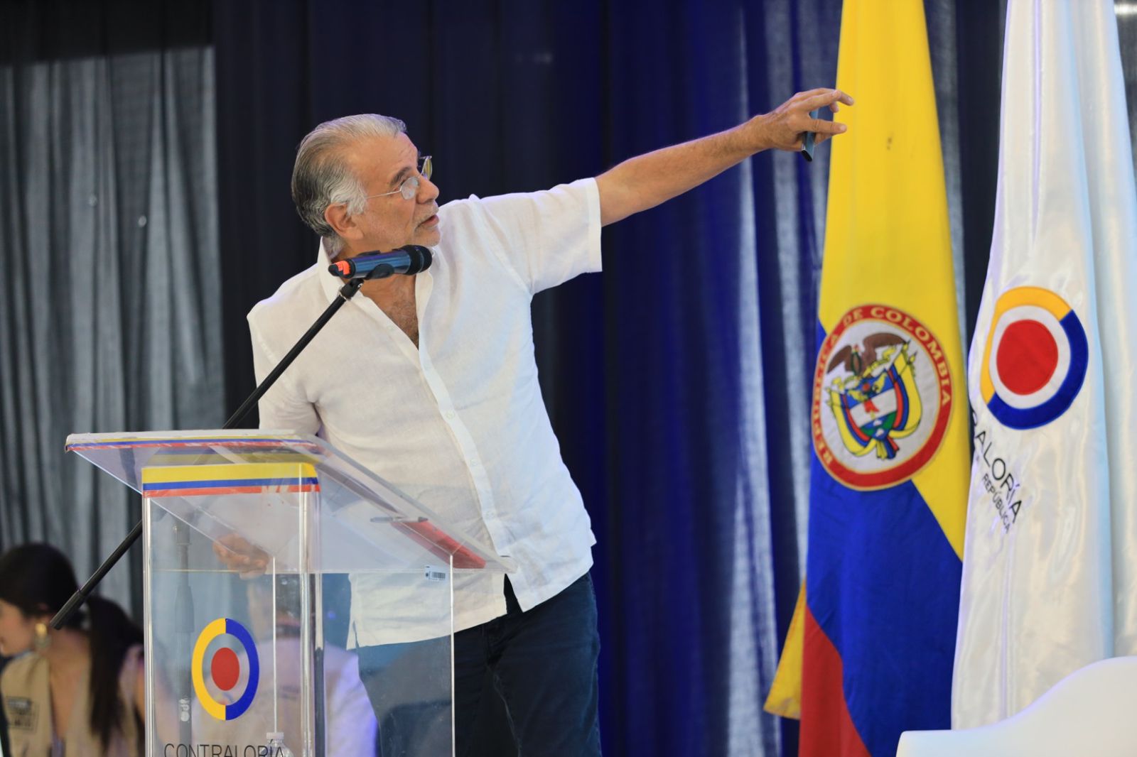 Democracia, Kant y Kelsen Eduardo Verano de la Rosa Jun-013