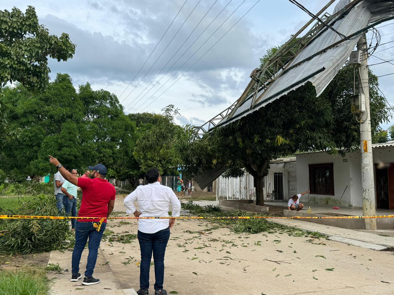 Gobernación hace presencia en cuatro instituciones educativas resultaron afectadas en su infraestructura. Se evalúan los daños.