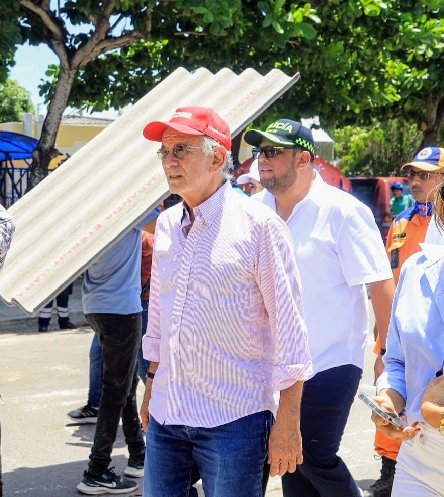 Tubará y Puerto Colombia, los municipios con el mayor número de viviendas sin techo, fueron inspeccionados por el mandatario departamental.