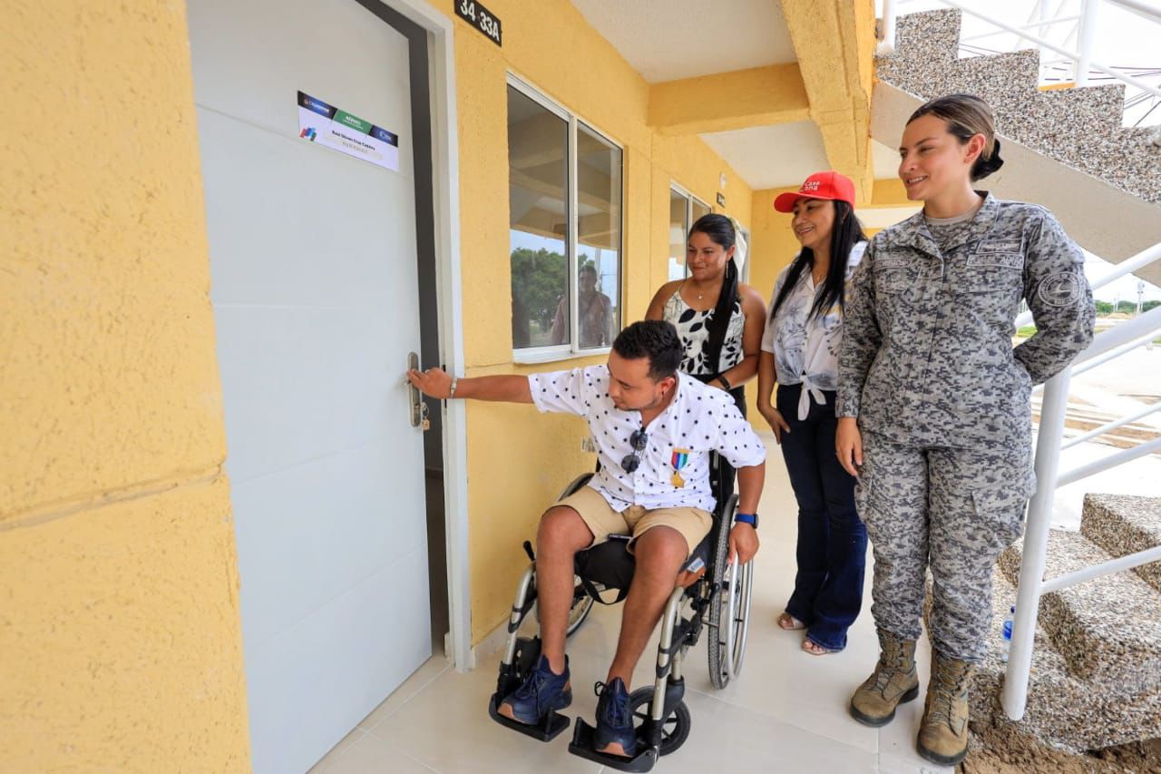 Gobernación del Atlántico acompañó entrega de viviendas a héroes de la patria