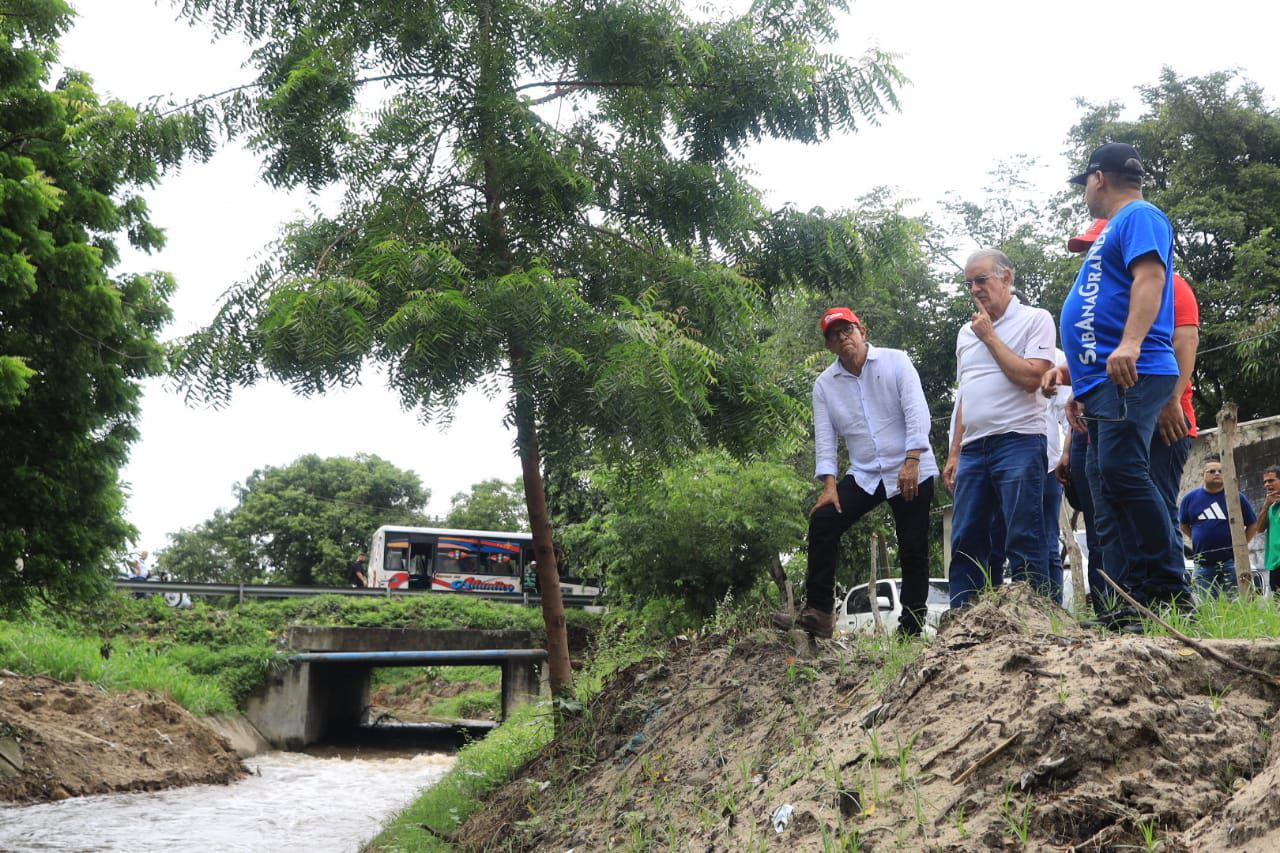 Gobernación del Atlántico trabaja en la limpieza de siete caños para reducir inundaciones