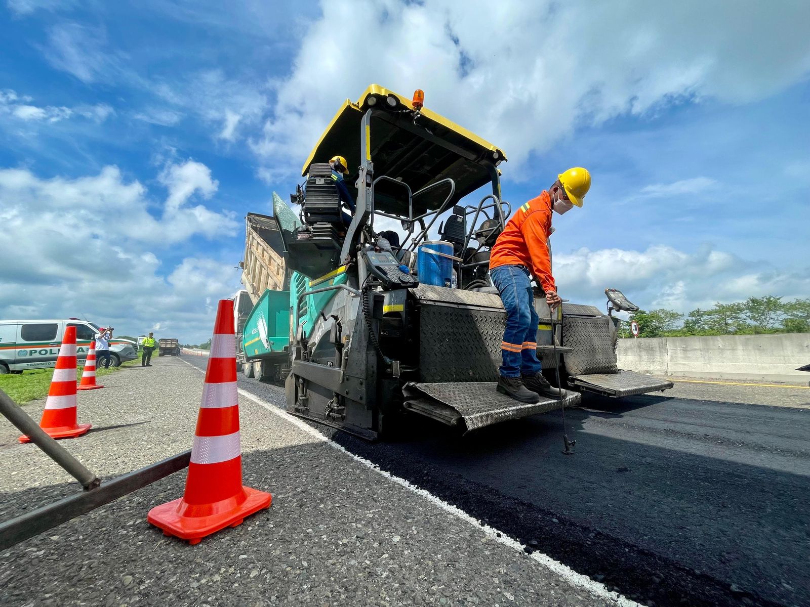 “Hoy se marca un hito en el Atlántico con el primer corredor vial con asfalto libre de plásticos”: Verano