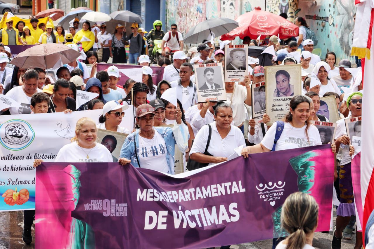 Gobernación del Atlántico conmemora el Día Nacional de las Víctimas con una marcha y homenaje a la resiliencia abril-0119